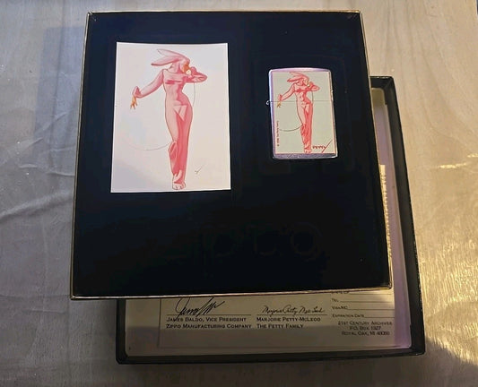 ZIPPO 1998 PETTY GIRL BUNNY PINUP LIGHTER Unfired E59